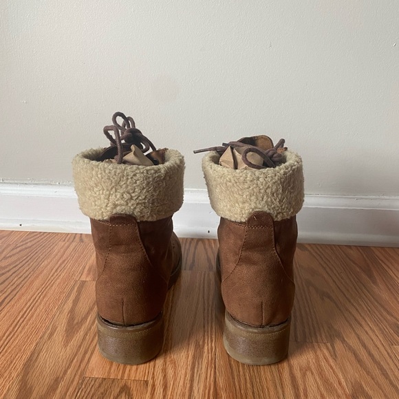 Suede Boots w/ Faux Fur Lining - Picture 4 of 4